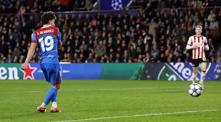 חוליאן אלברס כובש (IMAGO) חוליאן אלברס כובש