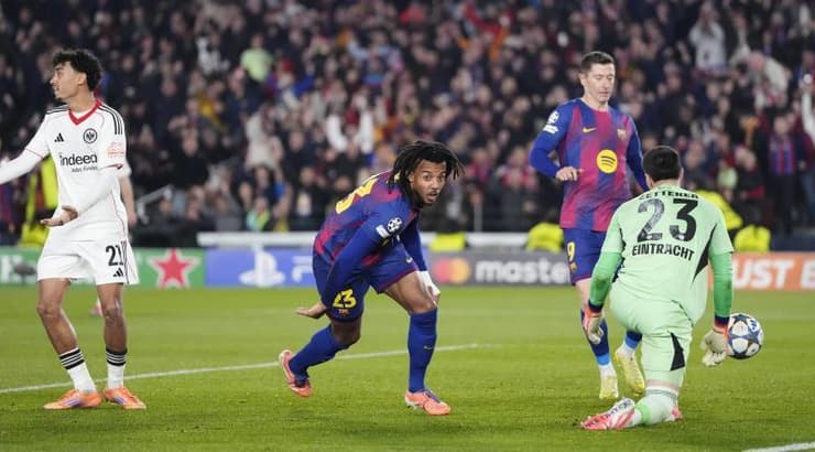 ז'ול קונדה חוגג את השער (IMAGO) ז'ול קונדה חוגג את השער