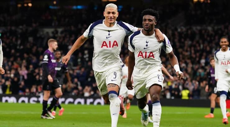 מוחמד קודוס חוגג עם ריצ'ארליסון (IMAGO) מוחמד קודוס חוגג עם ריצ'ארליסון