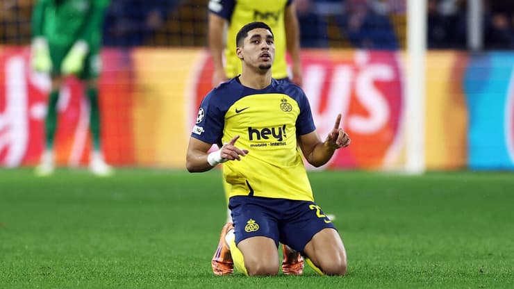 ענאן חלאילי (צילום: REUTERS/Yves Herman) ענאן חלאילי חוגג צמד