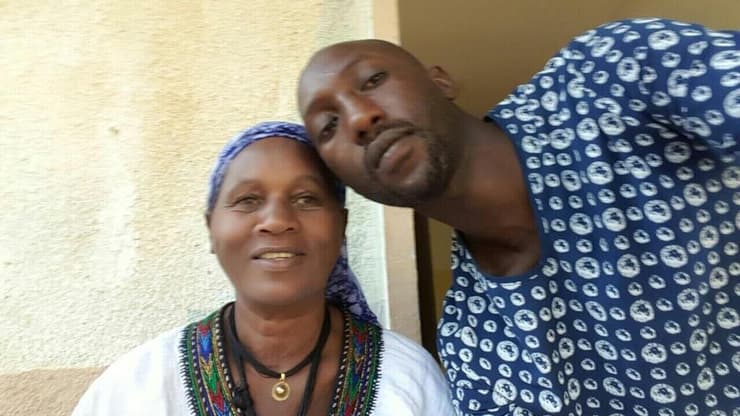 "גילינו טיפת דם שלא שייכת לקורבנות". משה והיניי סבאת ז"ל (צילום: באדיבות המשפחה) משה והיניי סבאת ז"ל, אם ובנה נמצאו ללא רוח חיים בדירתם ביקנעם