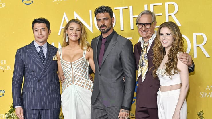 מיקלה מורונה עם קאסט "עוד בקשה מסתורית"