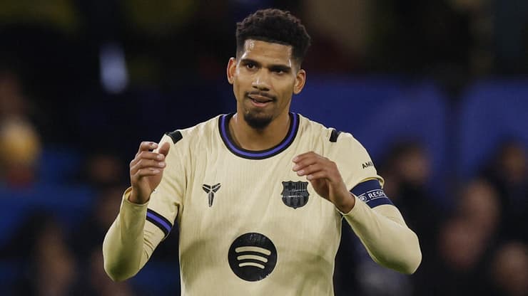 שרוי בלחץ מטורף. אראוחו במשחקו האחרון, מול צ'לסי (צילום: Reuters/Andrew Couldridge) רונלד אראוחו