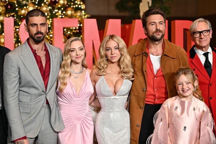 מיקלה מורונה עם קאסט "עוזרת הבית"