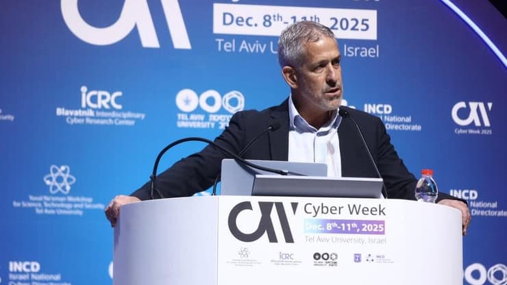 "נשאר להחזיר את רן גואילי". בר (צילום: דרור סיתהכל, שבוע הסייבר אוני' תל אביב) רונן בר בכנס הסייבר