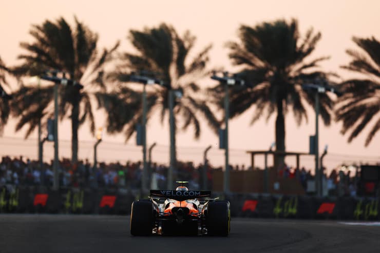 כל מכונית היא מכונת קרב (צילום: Clive Rose/Getty Images) מרוץ פורמולה-1