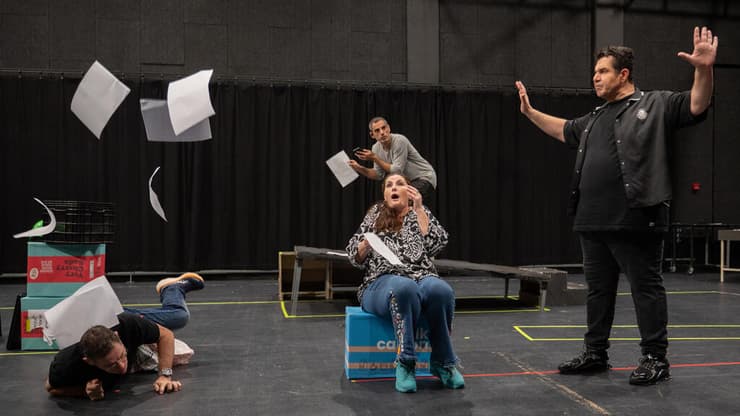 "פרמטר לבחירת פרויקט? שעירית קפלן תשחק בו". איציק כהן מתוך "לנקות את הראש" (צילום: משה צ'יטיאת) איציק כהן מתוך "לנקות את הראש"