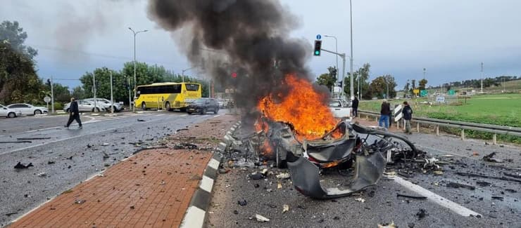 רכב נשרף בצומת נהלל