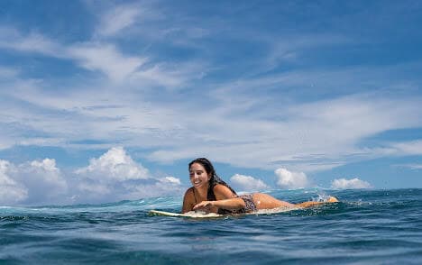 קרן בדרך לעוד גל מושלם (צילום: באדיבות קרן רום) קרן בפעולה