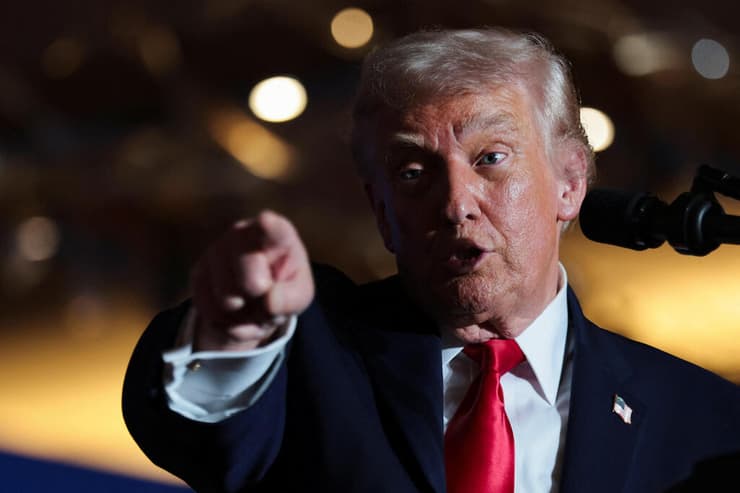 ב-BBC הודו והתנצלו, טראמפ תבע בכל זאת (צילום: REUTERS/Jonathan Ernst) דונלד טראמפ עצרת ב פנסילבניה ארה"ב