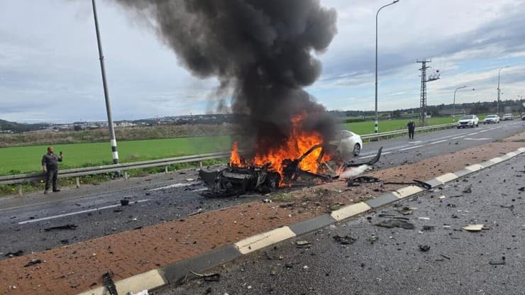 רכב נשרף בצומת נהלל