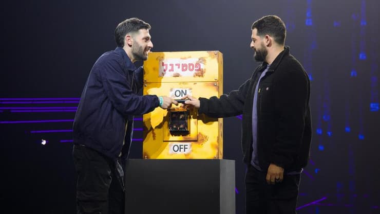 גלי וזיוי ברמן על הבמה בפסטיגל