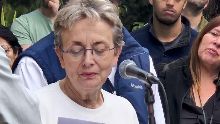 לאה גולדין. "מודה לכל חיילי צה"ל" (צילום: מיקי שמידט) אזכרה וגילוי מצבה לסגן הדר גולדין בבית העלמין הצבאי כפ"ס