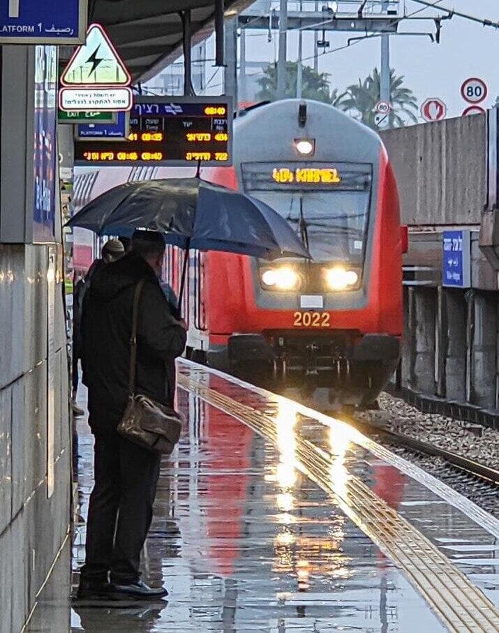 "להתאזר בסבלנות". רכבת ישראל (צילום: רכבת ישראל) היערכות רכבת ישראל במזג האוויר ביירון