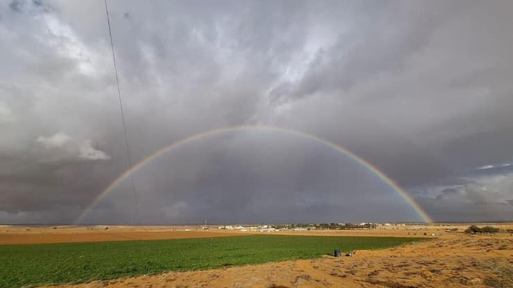 קשת בענן ברתמים (צילום: בועז רוטשילד) קשת בענן ברתמים