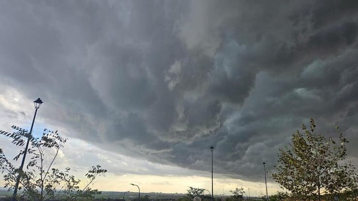 גשם בזכרון יעקב (צילום: טל איתן) זכרון יעקב