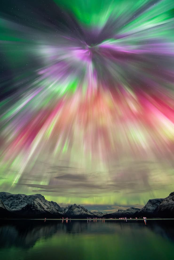 Arctic Rain – טרומסה, נורווגיה (Vincent Beudez / The 2025 Northern Lights photographer of the year) צילומי הזוהר הצפוני היפים בעולם