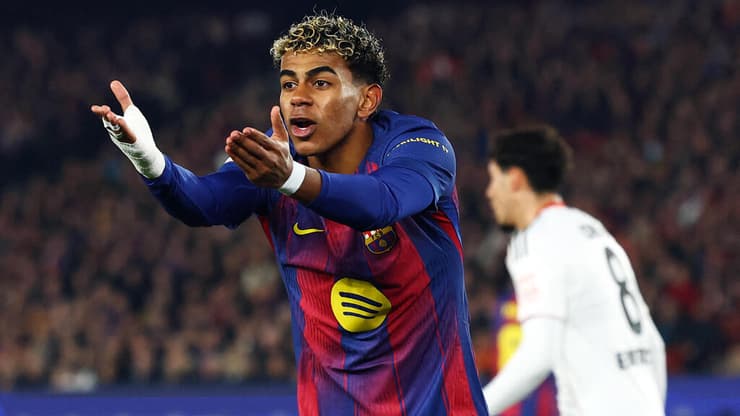 היה עצבני בסיום. ימאל (צילום: REUTERS/Albert Gea) ימאל