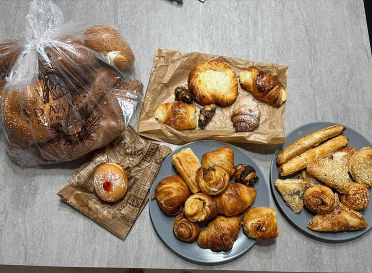 סל מוצלח שנאסף מאדר בייקרי בראשל"צ ב-30 שקל (צילום: יובל בן פורת ) סל שנאסף מאדר בייקרי בראשל"צ