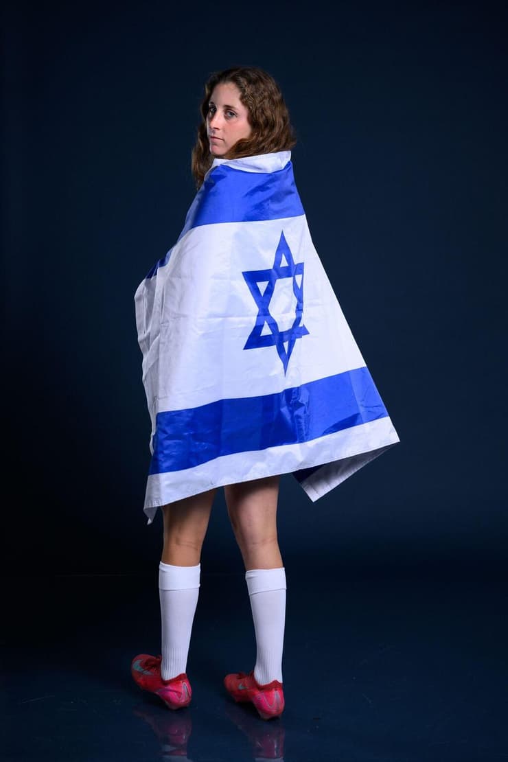 "המקום שבו אני מדברת הכי חזק הוא על המגרש" (צילום: Zach Bolinger and Alden Stone) טליה זומר