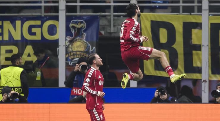 דומיניק סובוסלאי נוגע בשמיים (IMAGO) דומיניק סובוסלאי נוגע בשמיים