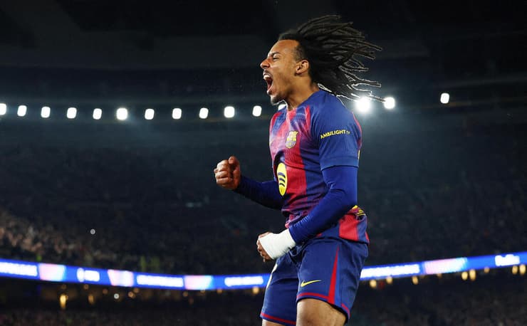 "כיף להיות חלק מההתקפה, אבל התפקיד שלי קודם כל הוא להגן". קונדה (צילום: REUTERS/Albert Gea) קונדה