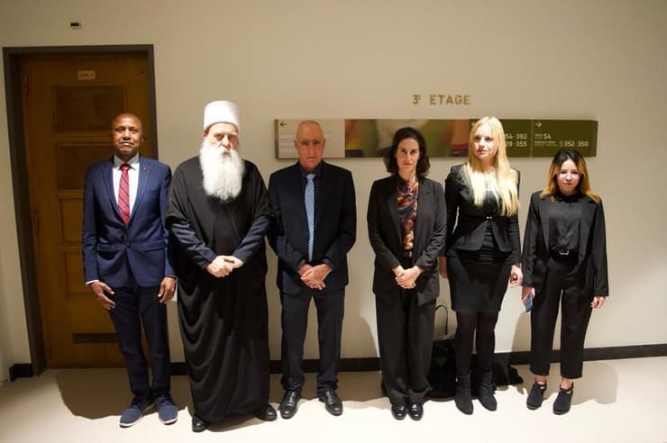 מימין לשמאל: פאוזיה אמין סידו; טטיאנה קוטליארנקו, מומחית לזכויות אדם; שירן מלמדובסקי-סומך; יאסר גדבאן, יו"ר פורום הרשויות הדרוזית בישראל; השייח טריף; אבריסט קאראמביזי, מנהל האגף לשלום ב-UNITAR השייח' מואפק טריף בפגישה עם הקהילה הבינלאומית בז'נבה