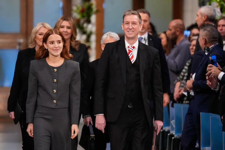 צילום: Ole Berg-Rusten/NTB Scanpix, Pool via AP אנה קורינה סוזה בתה של מריה קורינה מצ'אדו בטקס פרס נובל לשלום