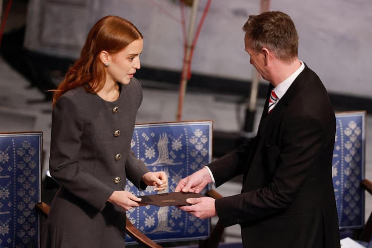 בתה של מריה קורינה מצ'אדו מקבלת את פרס נובל לשלום