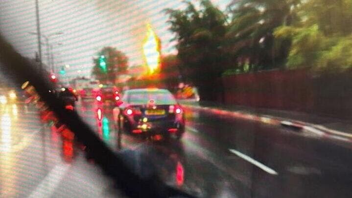 ברק פגע בעץ בדרך בר לב בתל אביב