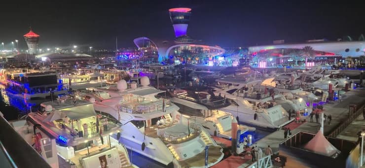 היאכטות מילאו את קו האופק (צילום: אבנר בורכוב) היאכטות מילאו את קו האופק