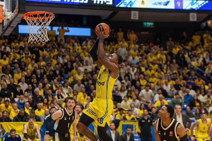 לוהט. ווקר (צילום: טל שחר) ווקר