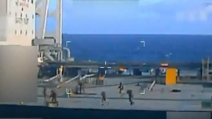 תיעוד של כוחות ארה"ב משתלטים על מכלית נפט של ונצואלה