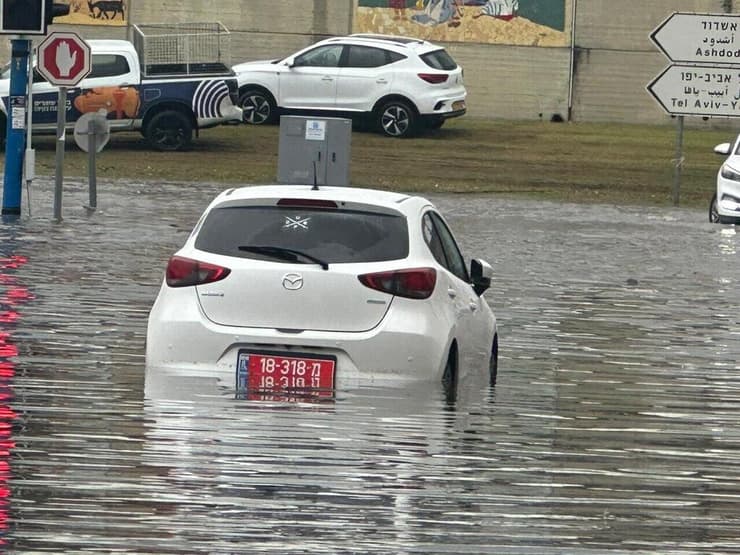 הצפות משמעותיות ביבנה (צילום: מתוך הרשתות לפי סעיף 27 א') שטפונות ביבנה