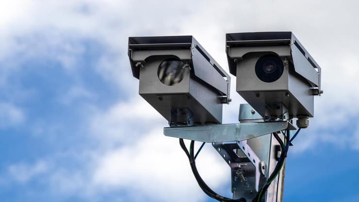 עדכון במצלמות המהירות (צילום: Alf Ribeiro/shutterstock) מצלמות מהירת