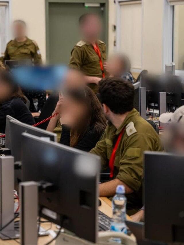 ״כל מוות של חטוף בשבי הוא כישלון שלנו. היינו אחראים על החיים שלהם, והם איבדו את החיים בשבי, מי שנרצח בידי שוביו, חטופים שנהרגו מאש כוחותינו. מבחינה מקצועית זה מתוחקר, רגשית - זה מורכב מלהכיל״ (צילום: דו״צ) מפקדת שבויים ונעדרים