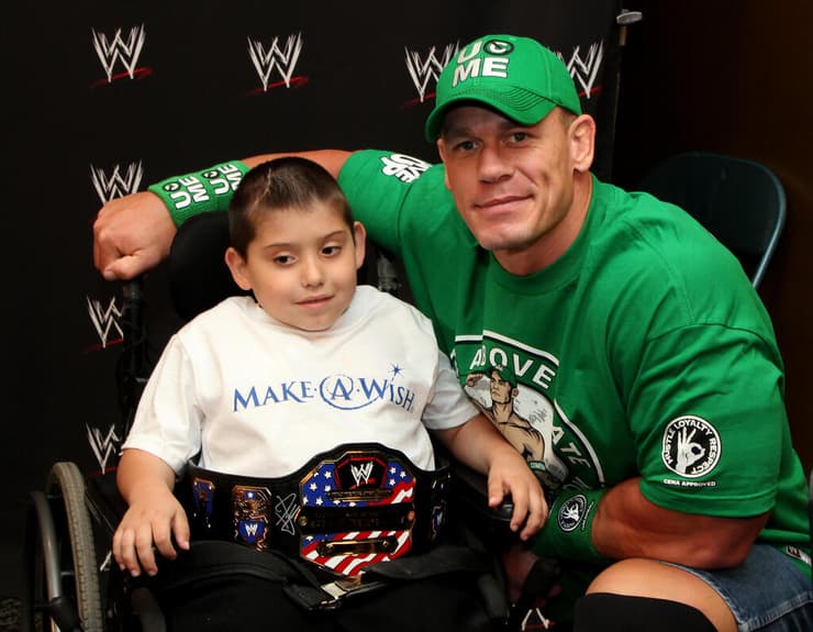 ג'ון סינה ומעריץ ב-2012