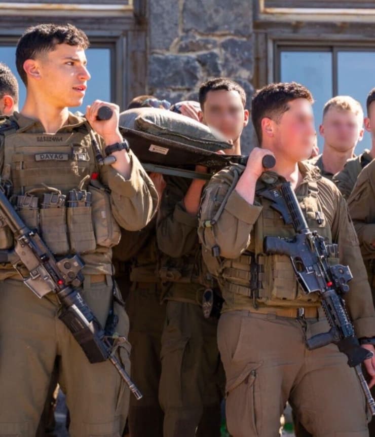 ניב דייג ז"ל עם הצוות שלו מגדוד 890