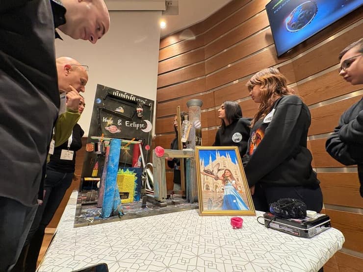 שלב השיפוט בתחרות רוב גולדברג (צילום: שירה כרמי וינטרוב, מכון דוידסון לחינוך מדעי) שלב השיפוט בתחרות רוב גולדברג