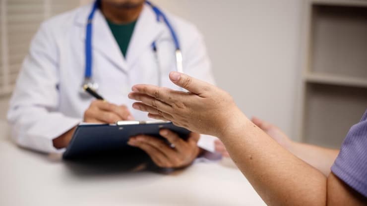 רופא ומטופלת