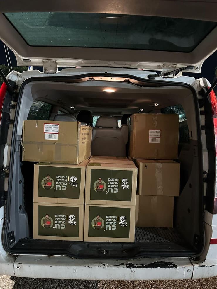 ארגזי תרומות עבור לוחמים בבסיסים סגורים. "כל מה שיאפשר להם לשרוד את מזג האוויר הקיצוני הזה"   