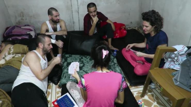 תיעוד השישה במנהרת חמאס תיעוד של ששת החטופים שנרצחו במנהרות מדליקים נר חנוכה