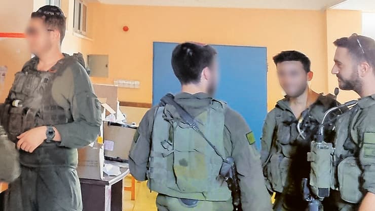 דביר רווח המ"פ (מימין), חצי שנה לפני נפילתו. לצידו: סמל רונר (צילום: ליאור בן עמי) דביר רווח המ"פ (מימין), חצי שנה לפני נפילתו. לצידו: סמל רונר