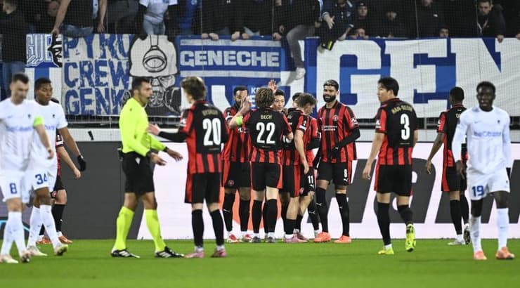 שחקני מיטיולן חוגגים את השער