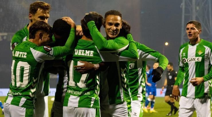 שחקני ריאל בטיס חוגגים