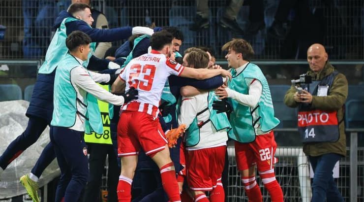 שחקני הכוכב האדום חוגגים את היתרון