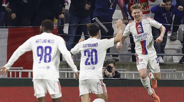 שחקני ליון חוגגים