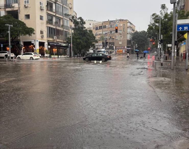 תל אביב מוצפת, היום בצהריים הצפות בתל אביב בעקבות גשמים עזים - סופת ביירון