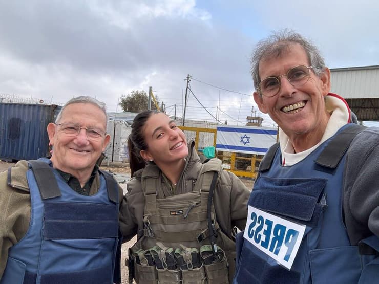 מימין: דובי איכנולד, דוברת האוגדה סגן תאי ורון בן ישי מימין: דובי איכנולד, דוברת האוגדה סגן תאי ורון בן ישי