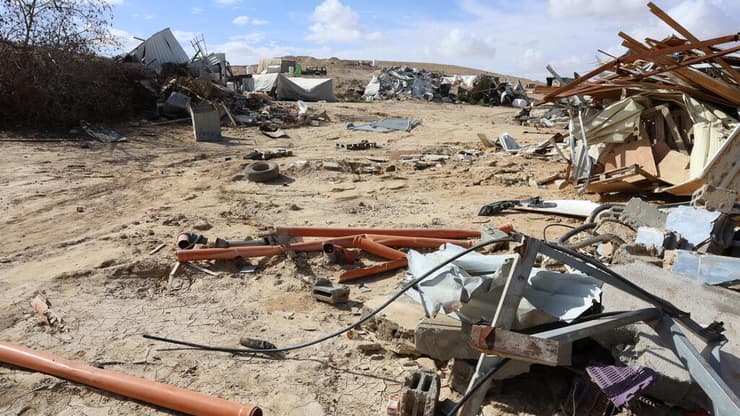 הרס וחורבן ביישובי הבדואים בנגב (צילום: שאול גולן) הרס וחורבן ביישובי הבדואים בנגב